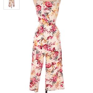 Floral Romper XS Only $13 🙌🏻🥰